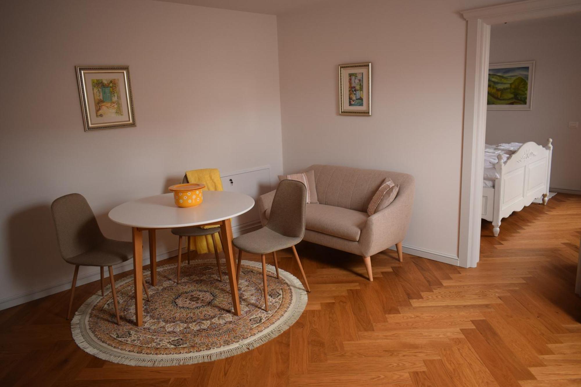 Augsburg Apart Пьятра-Нямц Экстерьер фото