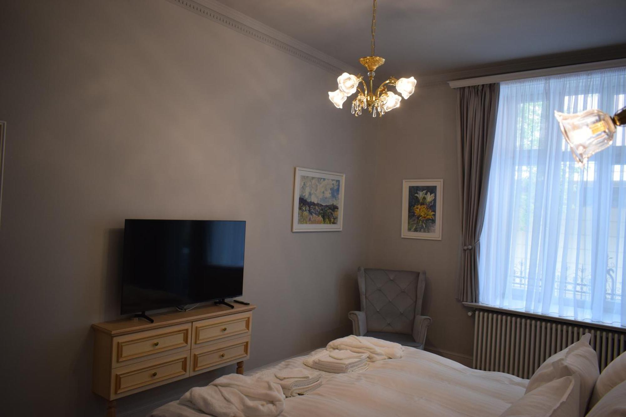 Augsburg Apart Пьятра-Нямц Экстерьер фото